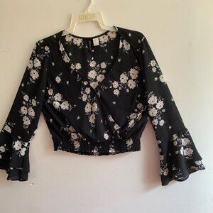 H&M Womens B/W floral Long Sleeve Cropped Wrap Blouse Buy $6. Get Free $6 Item